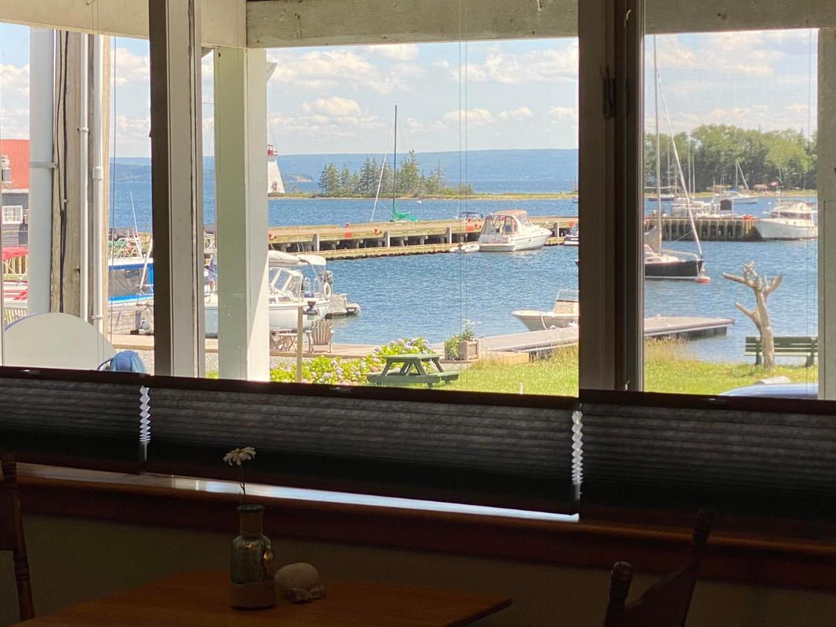 The Water'S Edge Inn & Gallery Baddeck Inlet エクステリア 写真