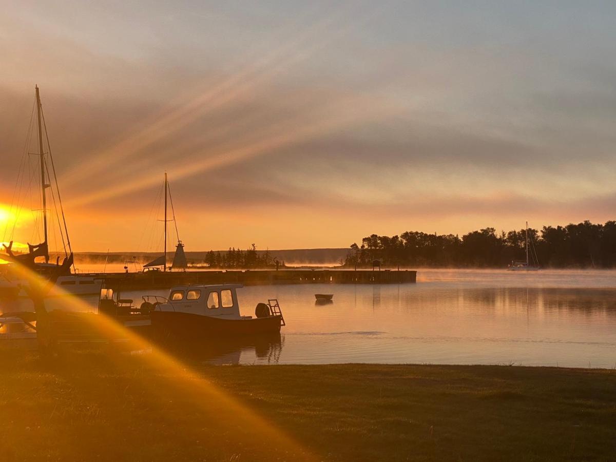 The Water'S Edge Inn & Gallery Baddeck Inlet エクステリア 写真